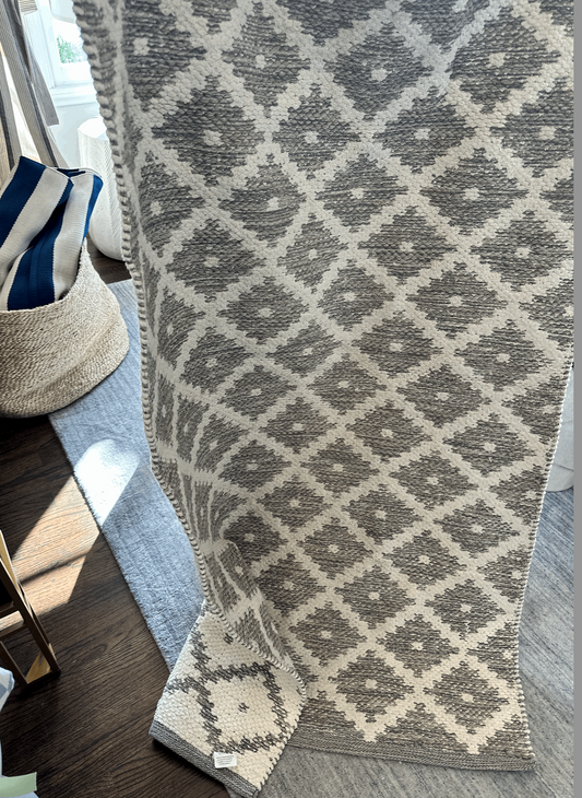 Gray and White Diamond Rug 3 x 5